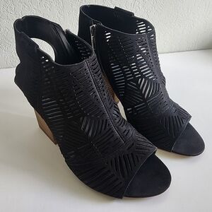Vince Camuto Kimora Peeptoe Slingback Bootie Sandals Black Laser Cut Leather 9.5
